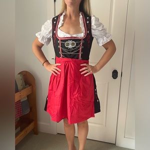 Brand new dirndl, never worn! Size 42! Perfect for Oktoberfest!